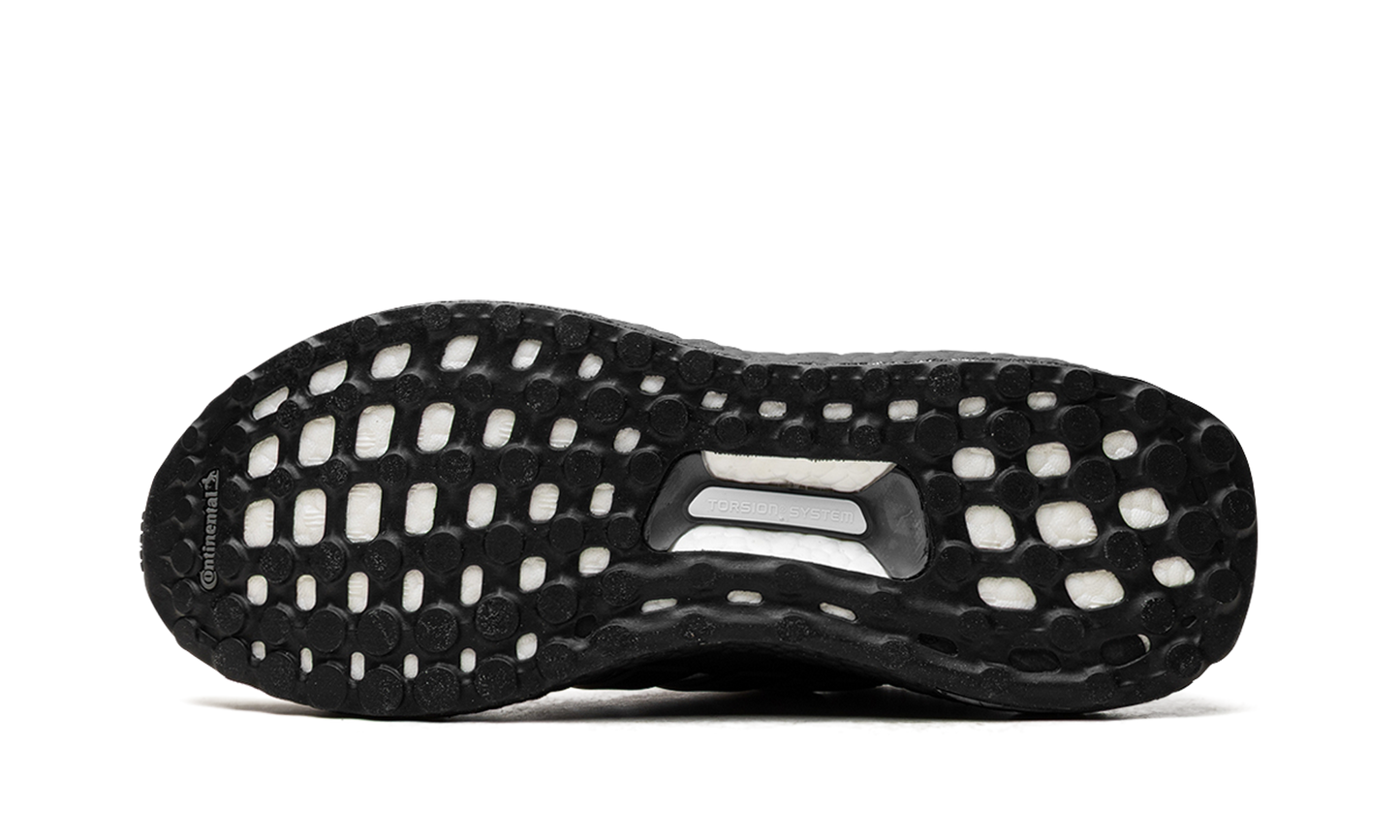 UltraBoost 5.0 DNA "Oreo" H01013