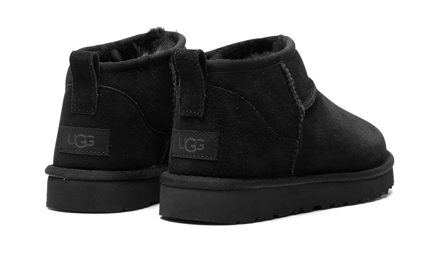 CLASSICS ULTRA MINI WMNS "Triple Black" 1116109 BLK