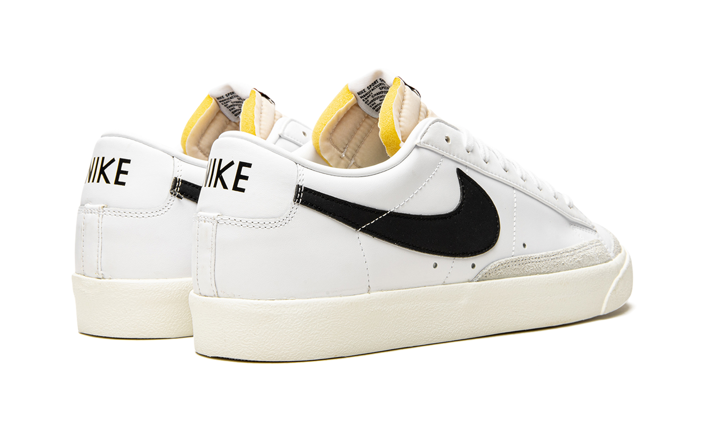 Blazer Low '77 Vintage "White / Black" DA6364 101