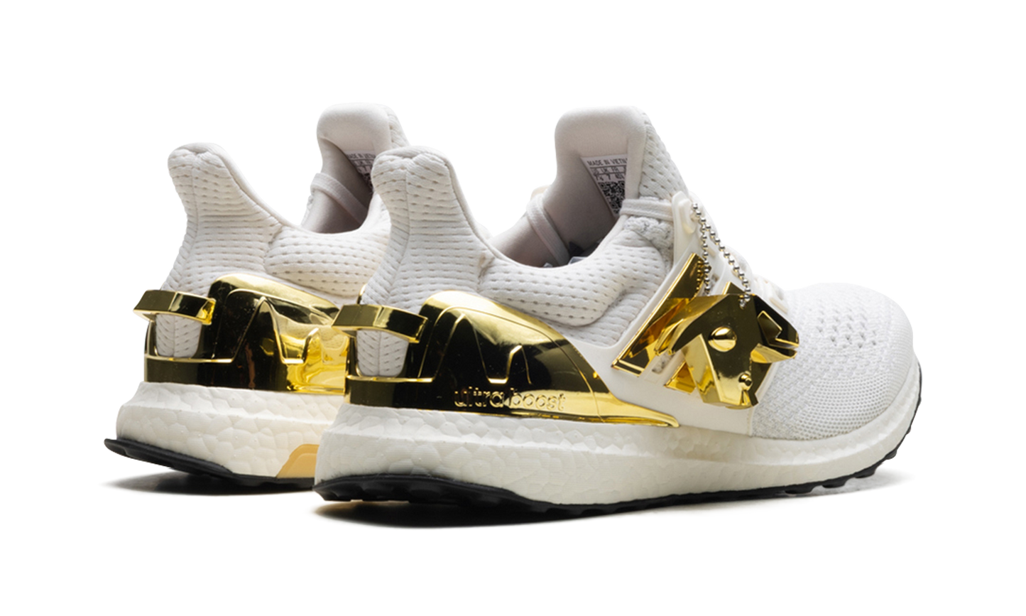 Ultra Boost "Fortnite - Victory Crown" JQ0717