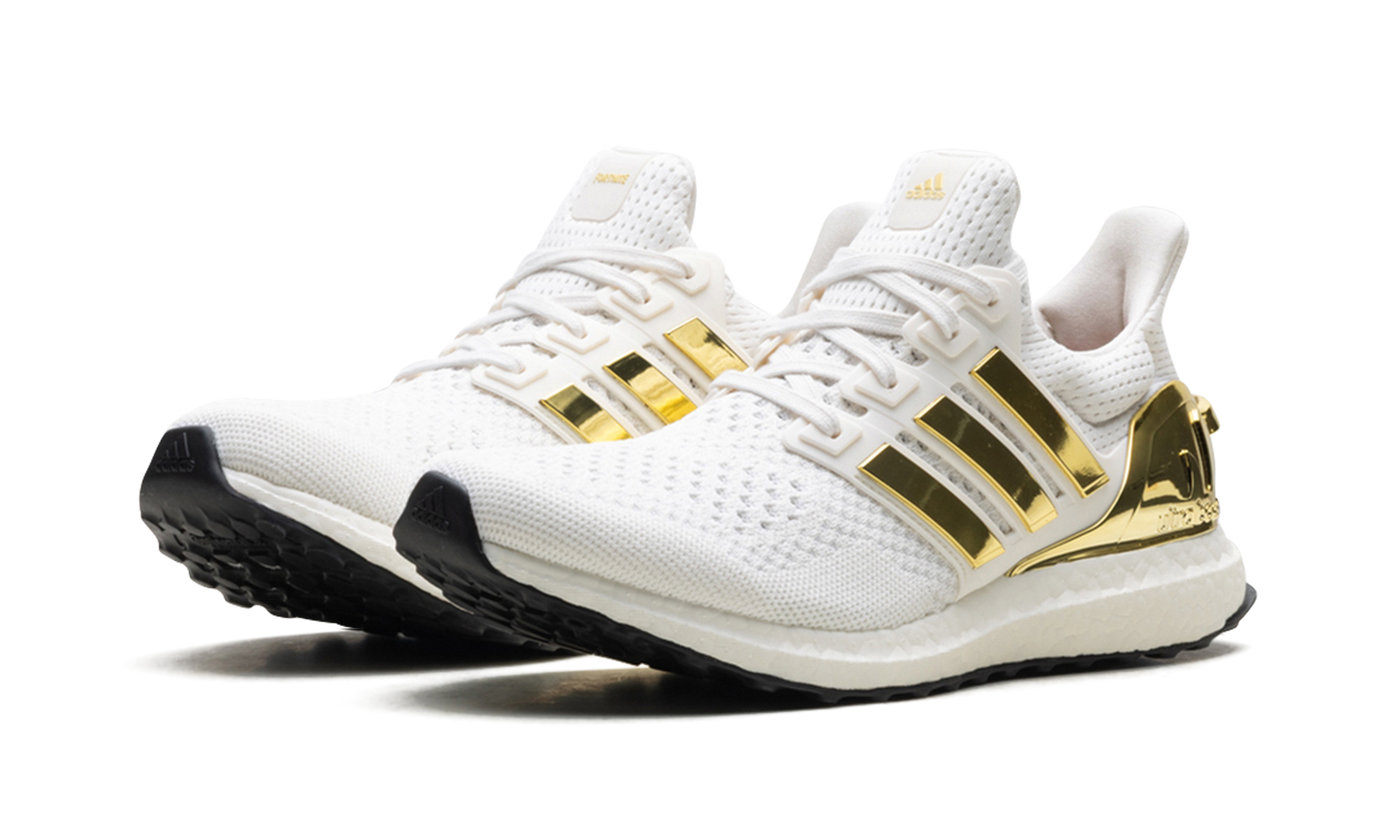 Ultra Boost "Fortnite - Victory Crown" JQ0717