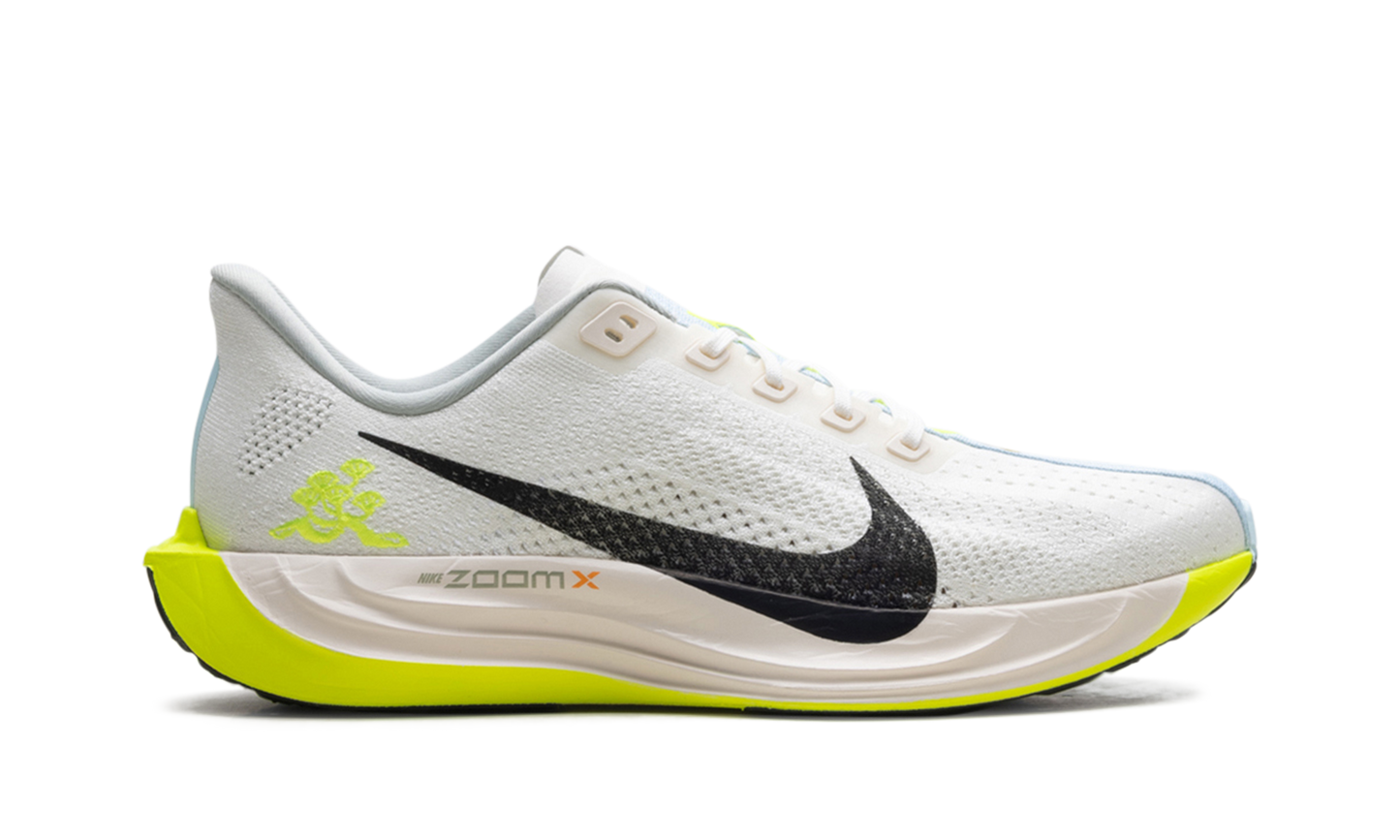 Pegasus Plus "Sail / Pale Ivory / Volt Black" HQ3451 101